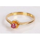 Yellow metal ring the tall head set with a ruby ring size L