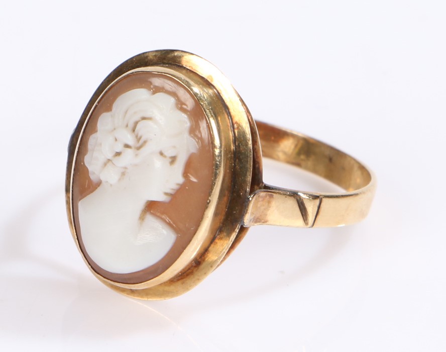 9 carat gold cameo ring, ring size O