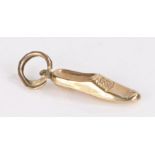 9 carat gold charm, 0.8 grams