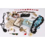 Quantity of jewellery to include necklaces, earrings and brooches (qty)