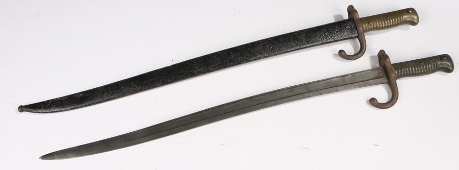 French Model 1866 Chassepot bayonet made at the Saint Etienne arsenal, maker mark to the spine - Image 2 of 2