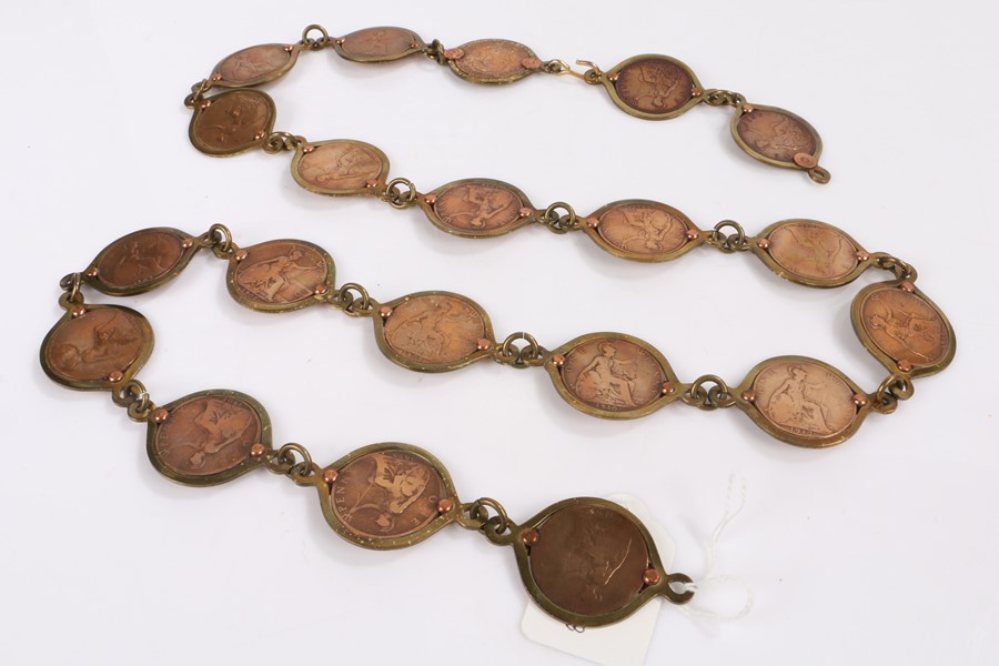 Brass chain set with twenty pennies dating from 1897-1930, 116cm long