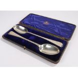 Pair of Edward VII silver basting spoons, London 1904, maker Goldsmiths & Silversmiths company