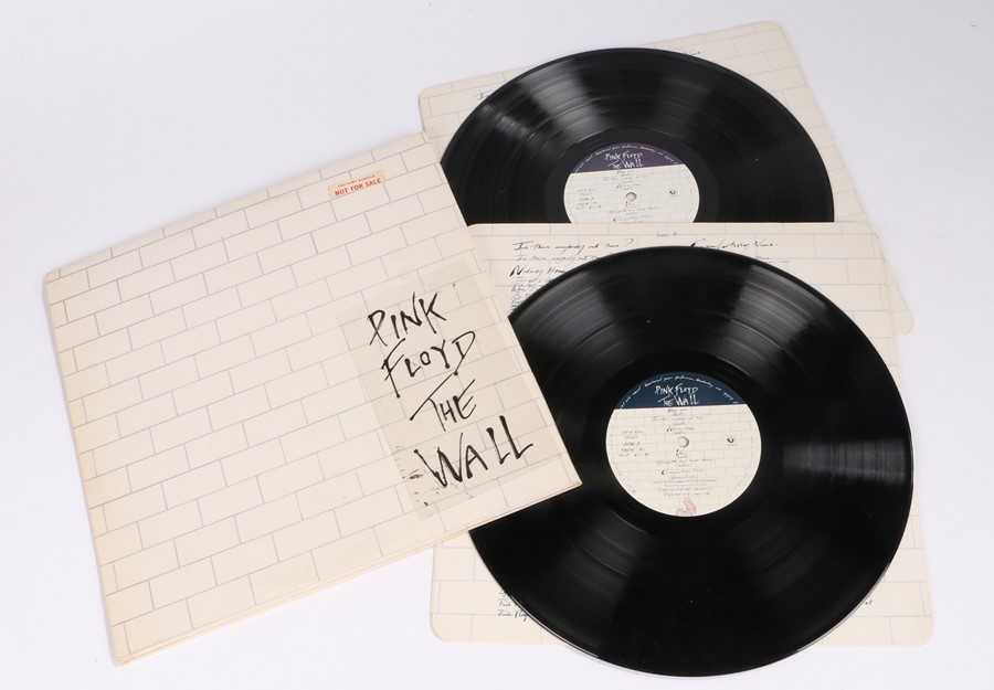 Pink Floyd - The Wall, early pressing, Gatefold sleeve with transparent title sticker (SHDW 4111/