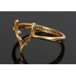 18 carat gold ring, the head formed as a wish bone, 2.2 grams, ring size M