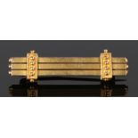 18 carat gold bar brooch, with three joined bars and ball mount, 7.9 grams