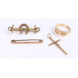 15 carat gold ring, 9 carat gold bar brooch, crucifix, horse shoe brooch with later steel pin, total