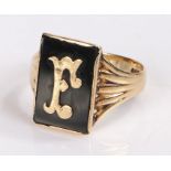 9 carat gold ring with black panel initialled F, 4.7g