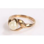 9 carat gold ring the twisting shoulders wrapping around a faux pearl, ring size K