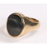 8 carat gold signet ring, with onyx matrix ring size J 1/2