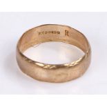 9 carat gold wedding band, 3.3g