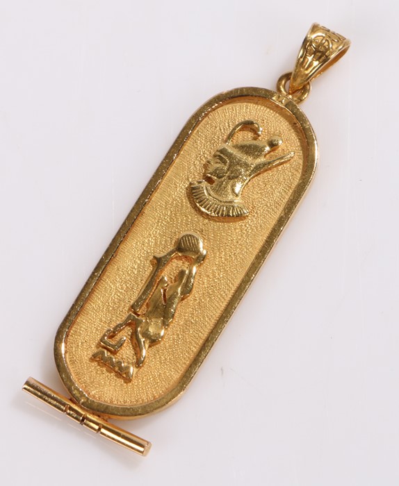 Egyptian themed gold pendant, with raised hieroglyphs, 5.1g