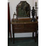 Edwardian oak & cherry wood dressing table, the shaped mirror flanked by turned supports above two