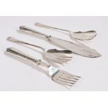 Pair or Roberts & Belk fish servers, with scroll and acanthus leaf decorated handles, pair of