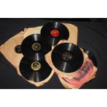 22 x mixed 78s. Artists to include Les Paul and Mary Ford, Nat King Cole, Bing Crosby, Doris Day,