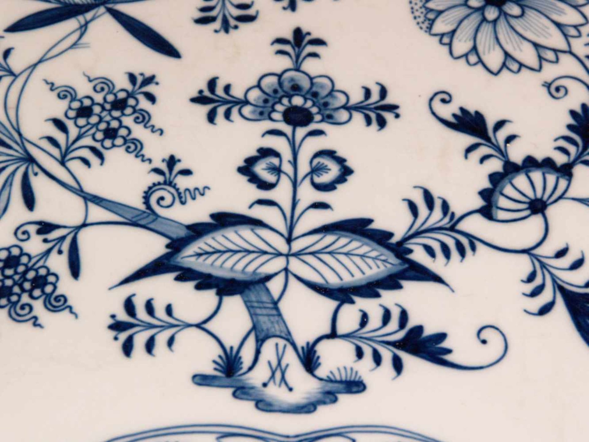 Konvolut Meissen - 3-tlg., blaues Zwiebelmuster, 1x geschweiftes Tablett, Schwertermarke, Stand - Bild 3 aus 16