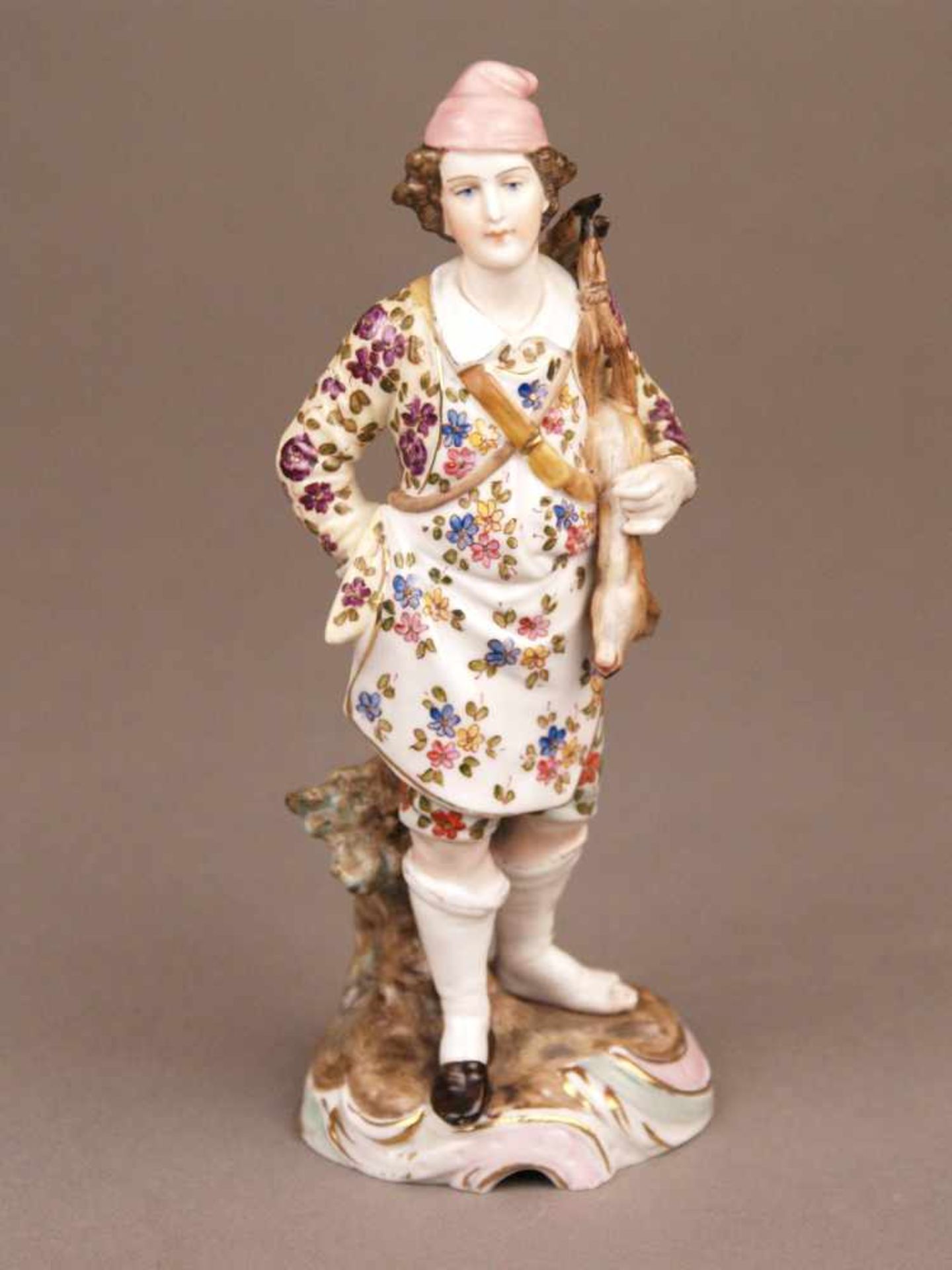 Porzellanfigur 'Jäger mit erlegtem Reh' - Aelteste Volkstedter, Ende 19. Jh., feine polychrome