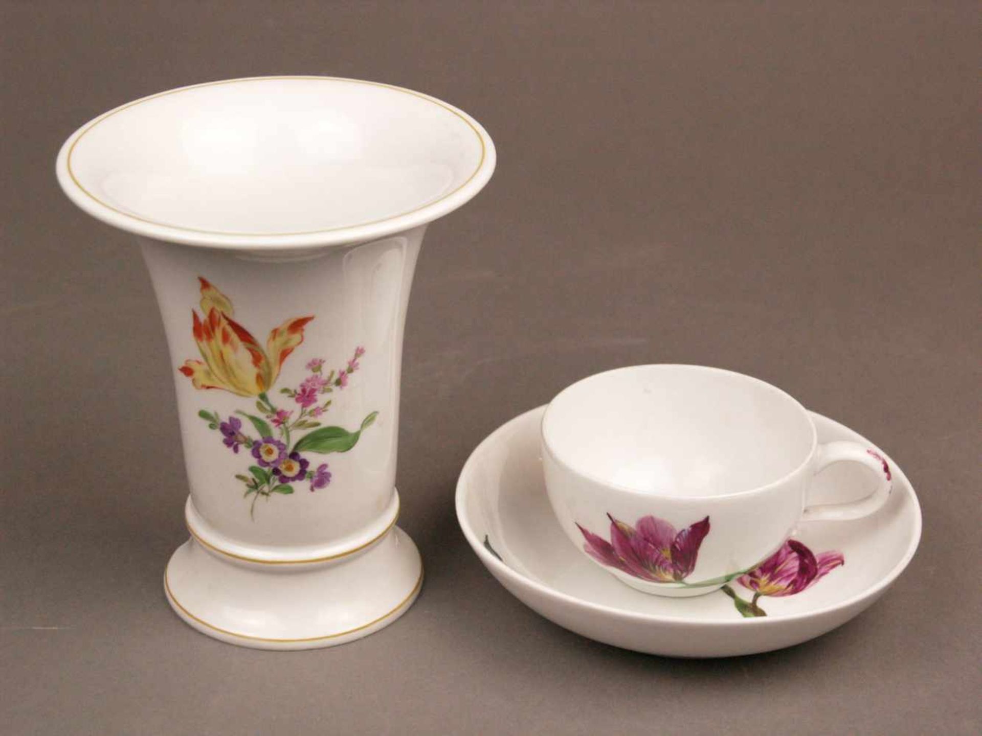 Tasse mit Untertasse - Meissen, unterglasurblaue Schwertermarke mit Marcolinistern (1774 - 1813),