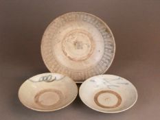 Konvolut glasierte Keramik - China,Ming-/Qing-Dynastie, 3-tlg, 1 große gemuldete Schale, Dm.ca.