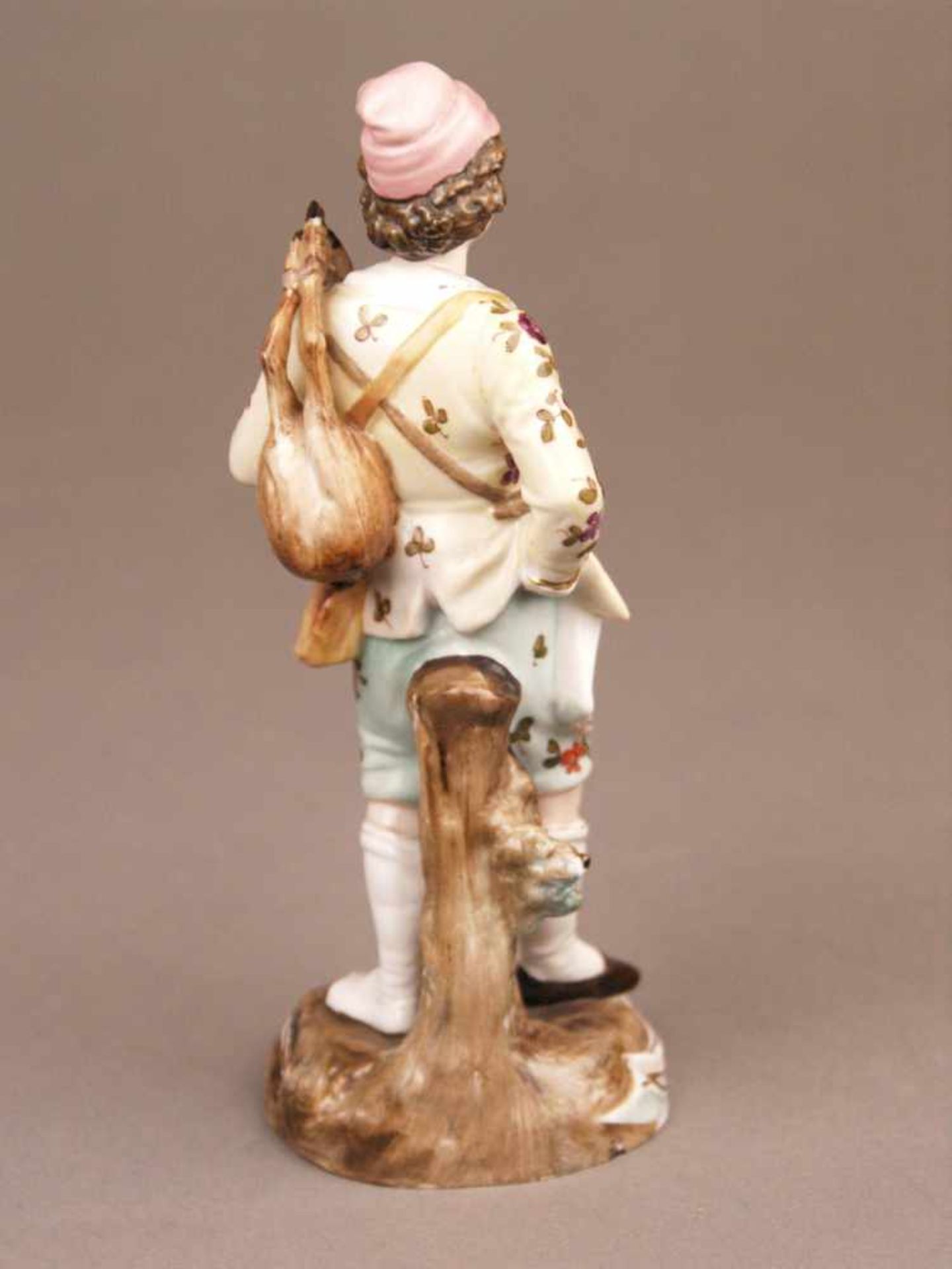 Porzellanfigur 'Jäger mit erlegtem Reh' - Aelteste Volkstedter, Ende 19. Jh., feine polychrome - Bild 3 aus 8