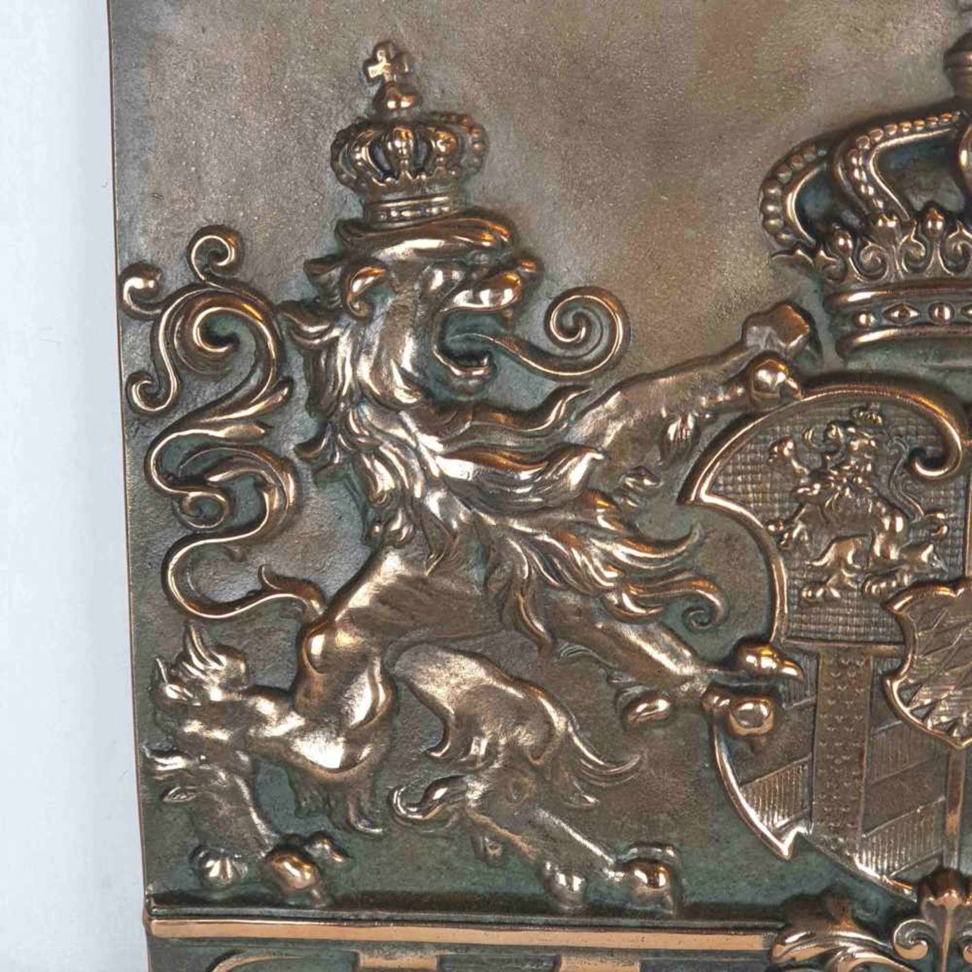 Bronzerelief "Bayerisches Staatswappen" - Bronze, patiniert, rückseitig Gießerstempel 'Gütezeichen - Image 4 of 5