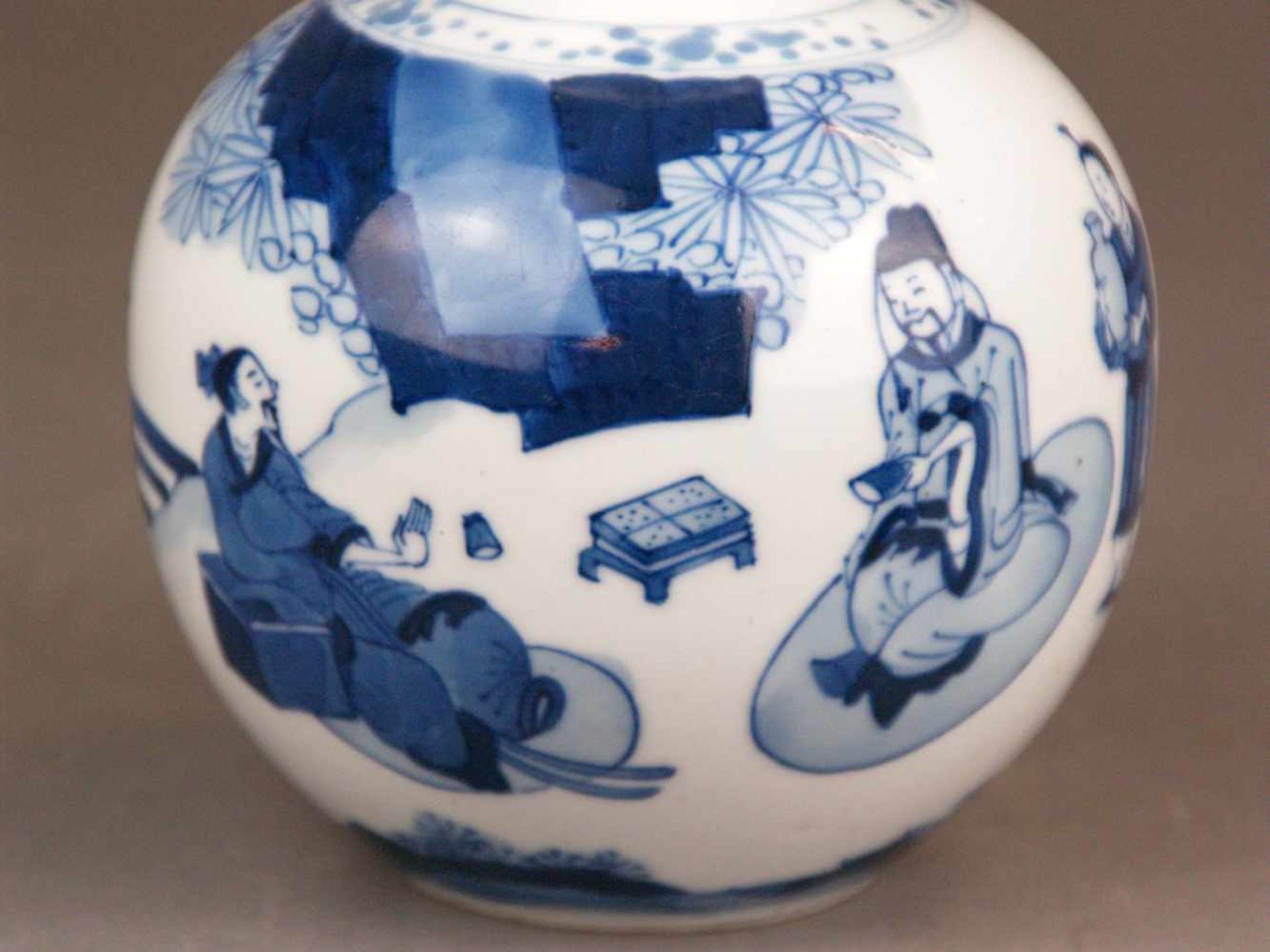 Doppelkürbisvase mit Landschaftsdekor - China, Qing-Dynastie, wohl Kangxi (1662-1722), schlanke - Bild 4 aus 8