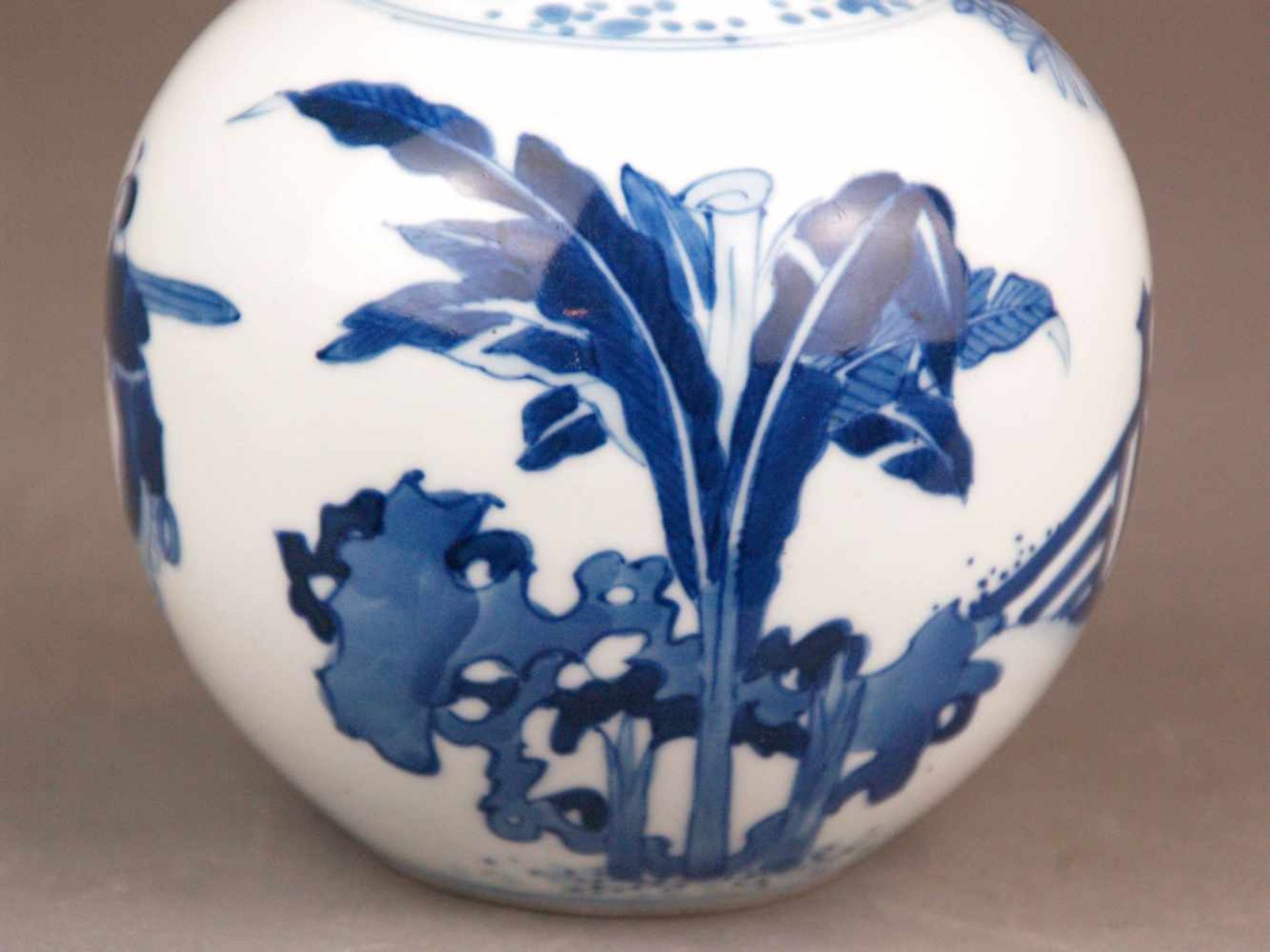 Doppelkürbisvase mit Landschaftsdekor - China, Qing-Dynastie, wohl Kangxi (1662-1722), schlanke - Bild 7 aus 8