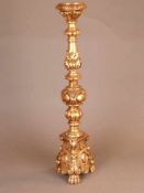 Großer Leuchter im Barock-Stil - Italien, 20. Jh., Holz, geschnitzt, goldfarben gefasst, 3-