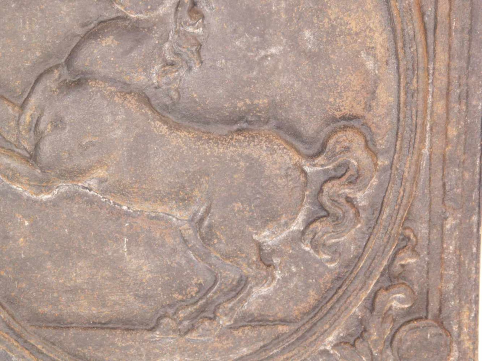 Barocke Kaminplatte - Eisenguss, in der Kartusche datiert "1707", rechteckige schwere Kamin- / - Bild 7 aus 9