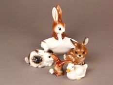 Goebel Konvolut - 5 Tierfiguren, 4 Hasen und 1 Ente, verschiedene Ausformungen, alle glasiert und