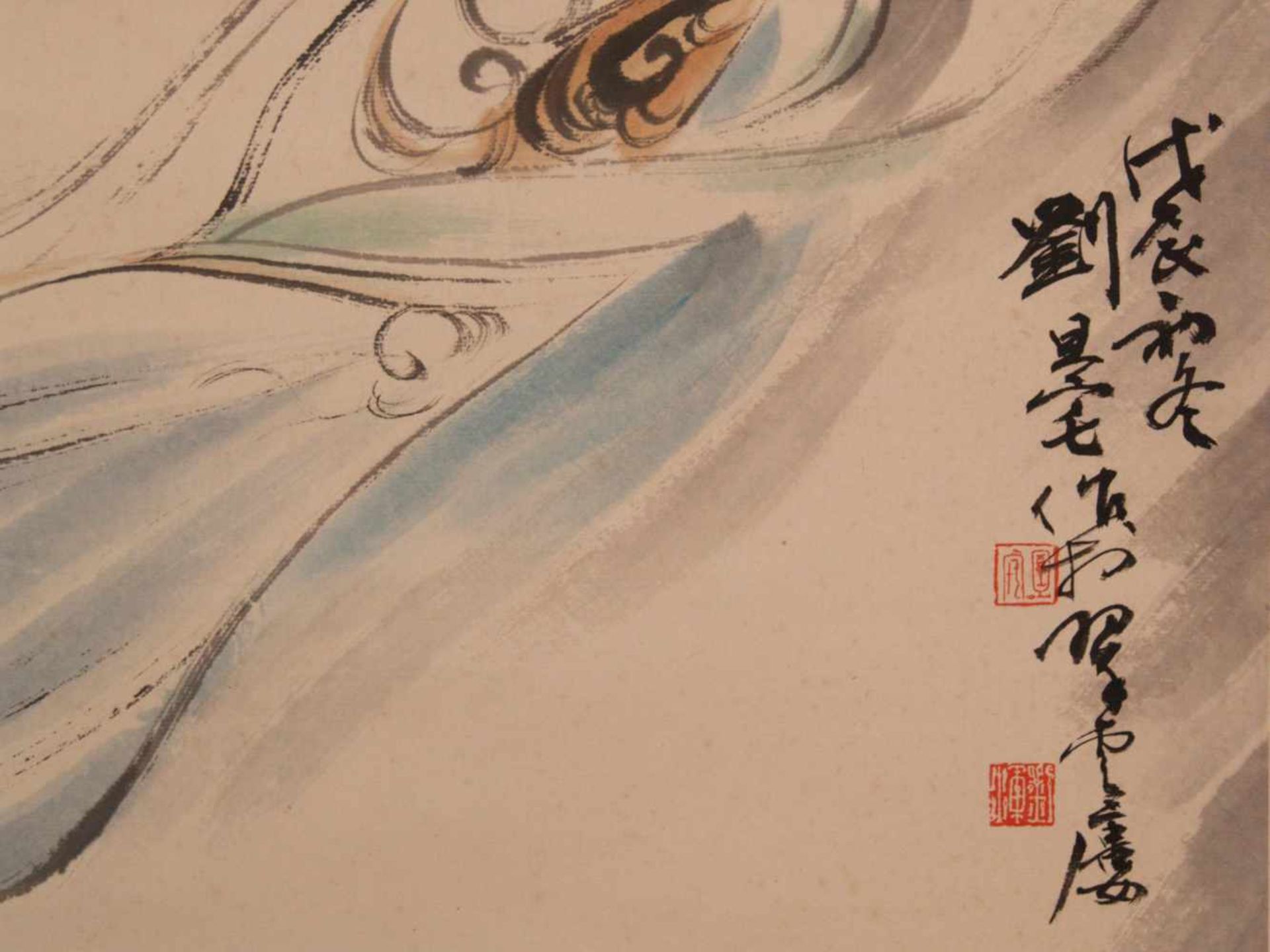Rollbild - China 20.Jh., Tusche und Farben auf Papier, Mondgöttin Chang'e mit dem Jadekaninchen, - Bild 4 aus 5