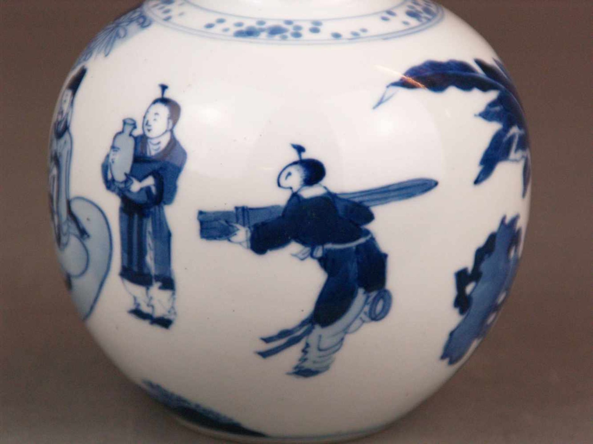 Doppelkürbisvase mit Landschaftsdekor - China, Qing-Dynastie, wohl Kangxi (1662-1722), schlanke - Bild 6 aus 8