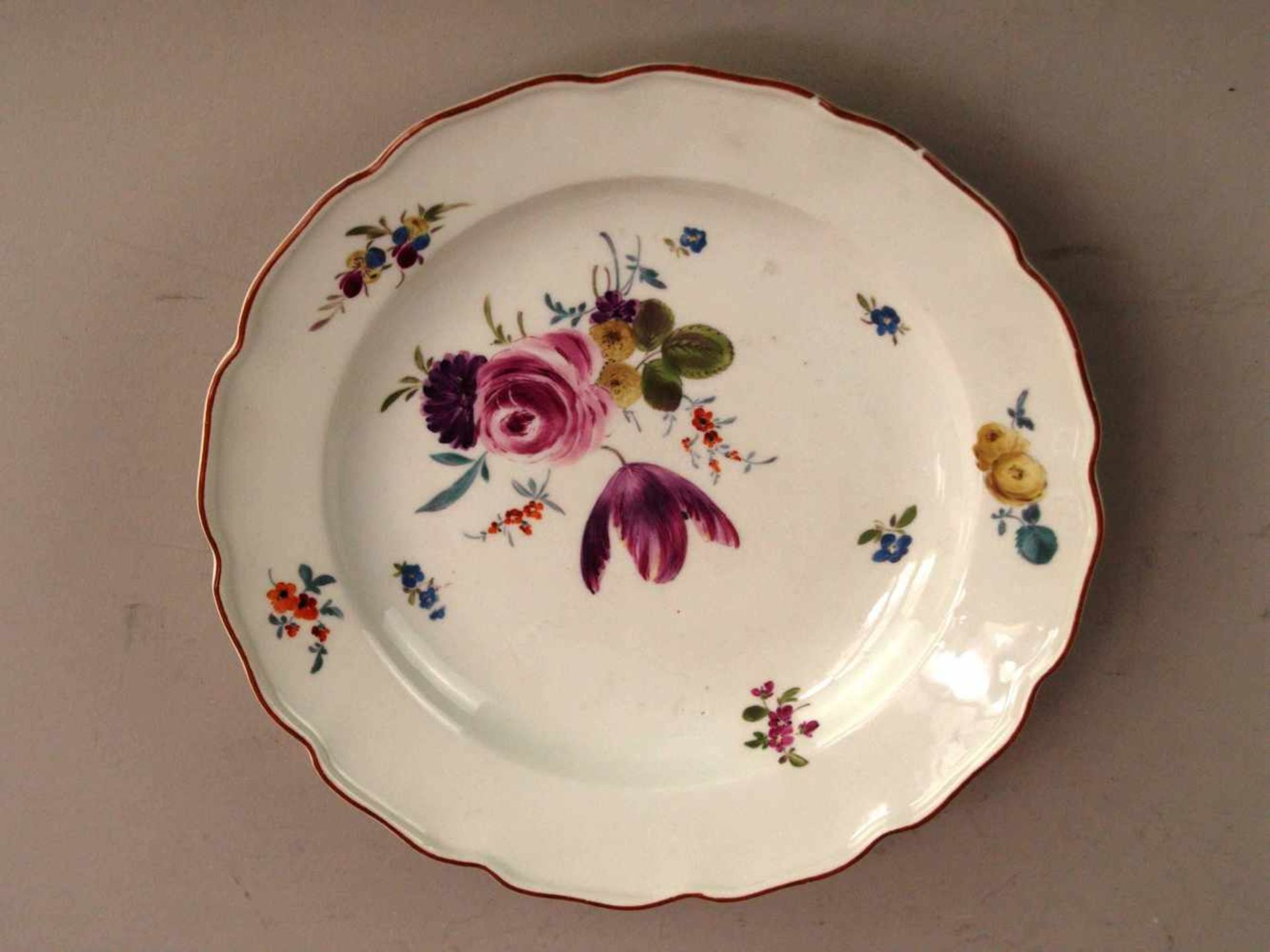 Teller Meissen - blaue Schwertermarke mit Punkt, 2.Hälfte 18.Jh., polychrome Blumenmalerei,