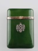 Kleiner Steinschnitt-Behälter aus grüner Jade im Stil von Fabergé - Russland, abgerundete