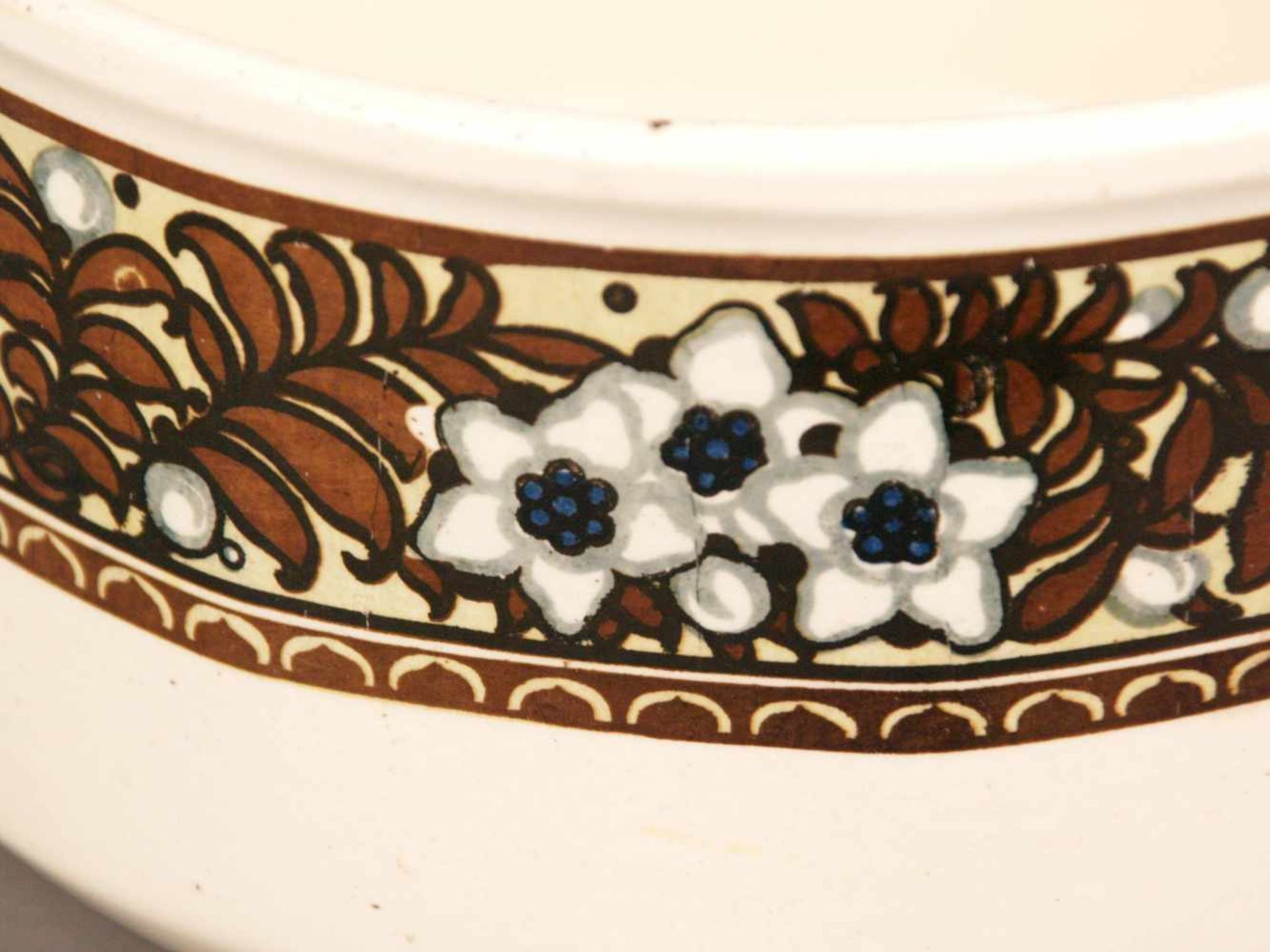 Nachtgeschirr - Villeroy & Boch, Keramik, heller Scherben, cremeweiß glasiert, umlaufend polychrom - Bild 2 aus 6