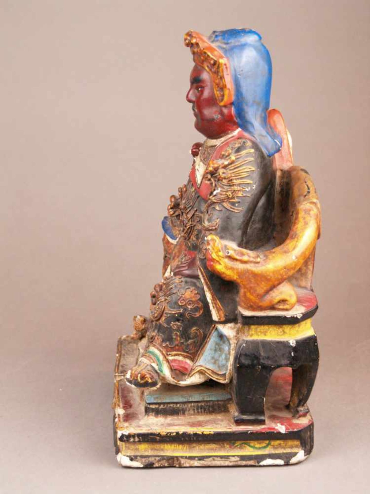 Figur des Kriegsgottes Guandi - China, im Stil der Ming-Zeit aber später (wohl 18.Jh.), Holz mit - Bild 4 aus 18