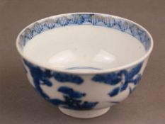 Runde Teeschale mit Blau-Weiß-Dekor - China, nach 1910, hochwandige Schale auf hohem Standring,