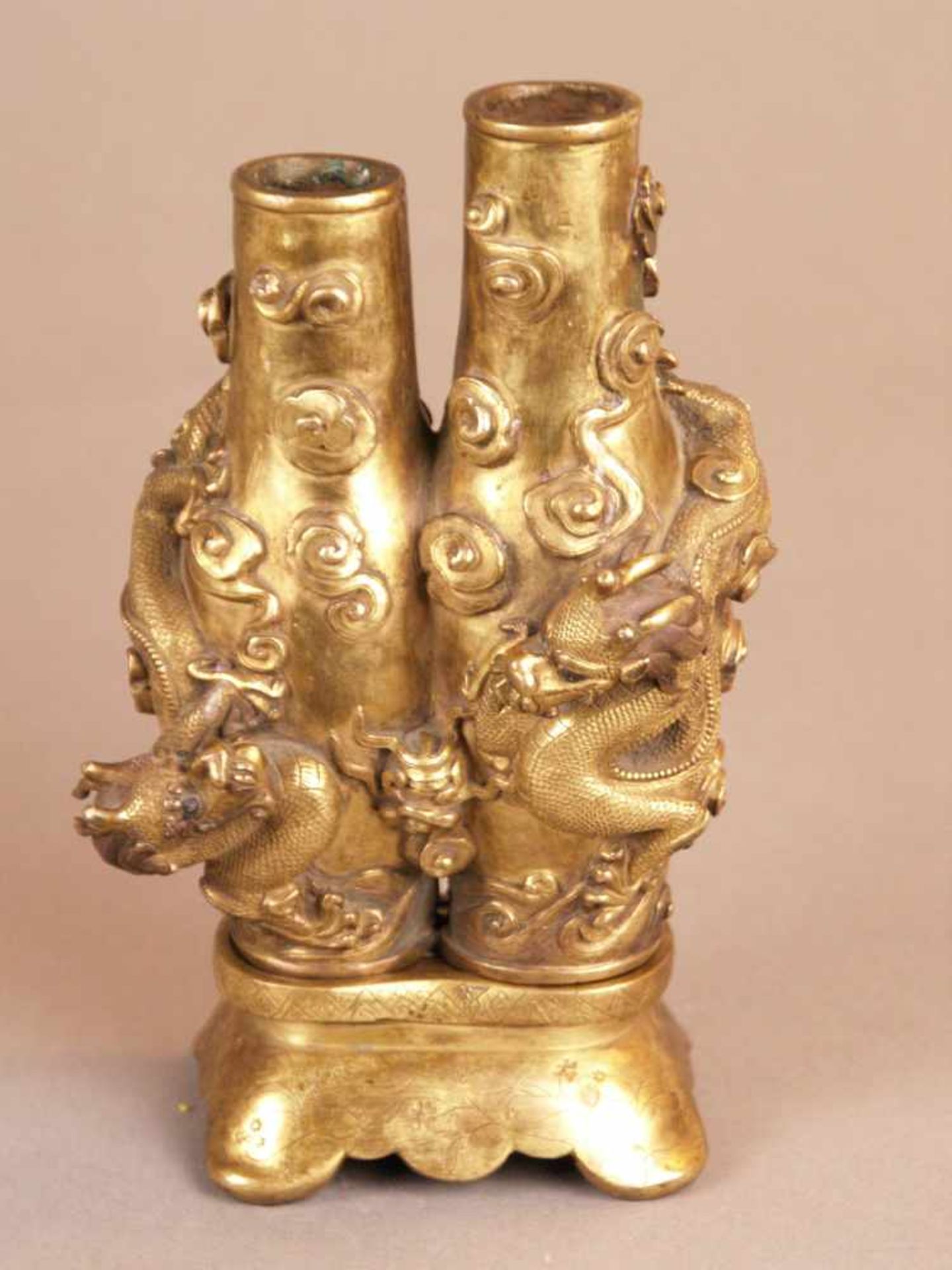 Prunkvolle Doppel-Vase - China, Qing-Dynastie, 19.Jh.,feiner Bronzeguss mit Vergoldung, zwei