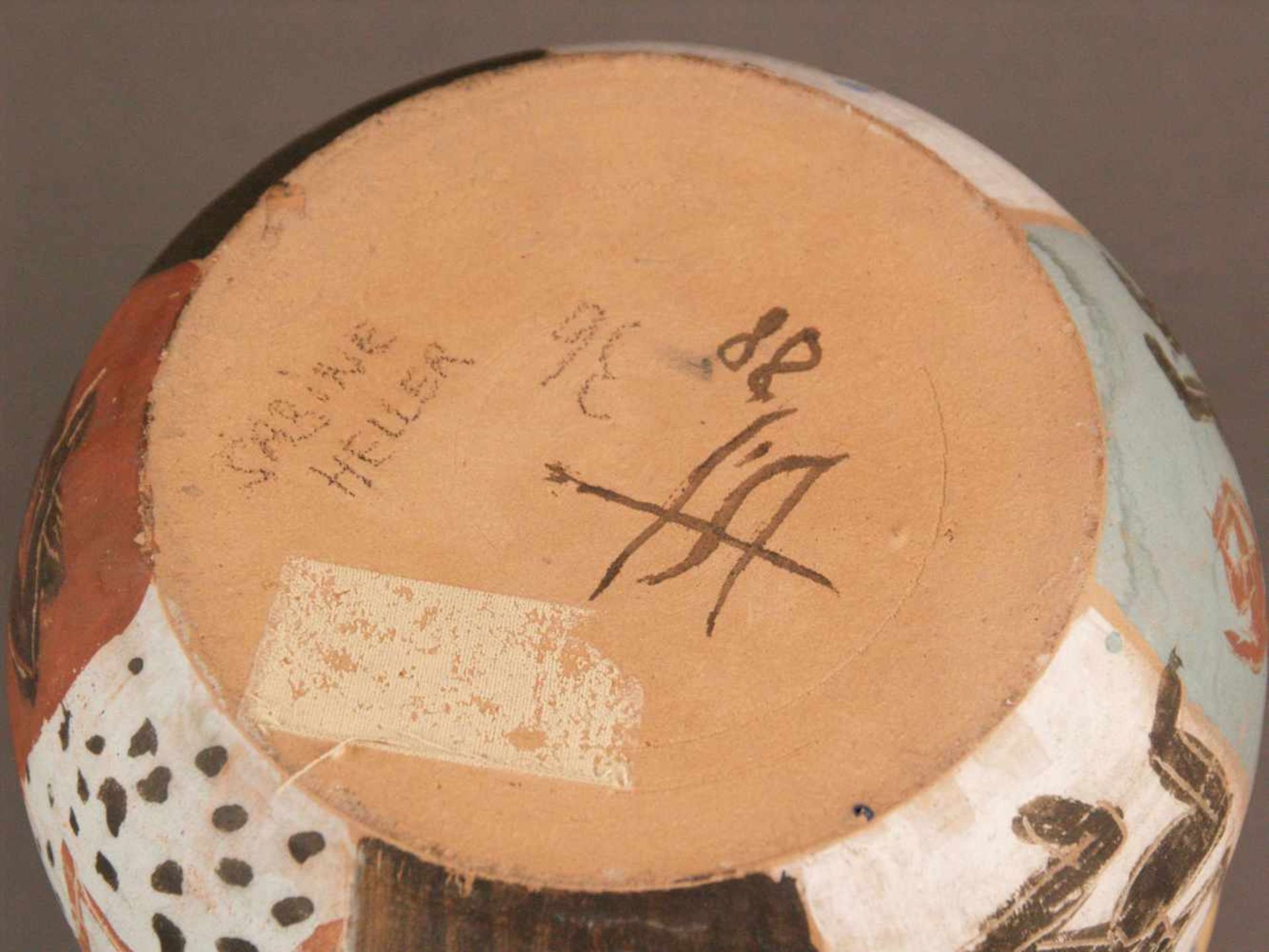 Künstlerkeramik - gebauchter Topf mit Deckel, Unterseite signiert "Sabine Heller", "88" datiert, - Bild 10 aus 10