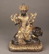 Manjushri auf Löwe - China, Gelbguss bronziert, leichte Kupferausblühungen,teils vergoldet, der