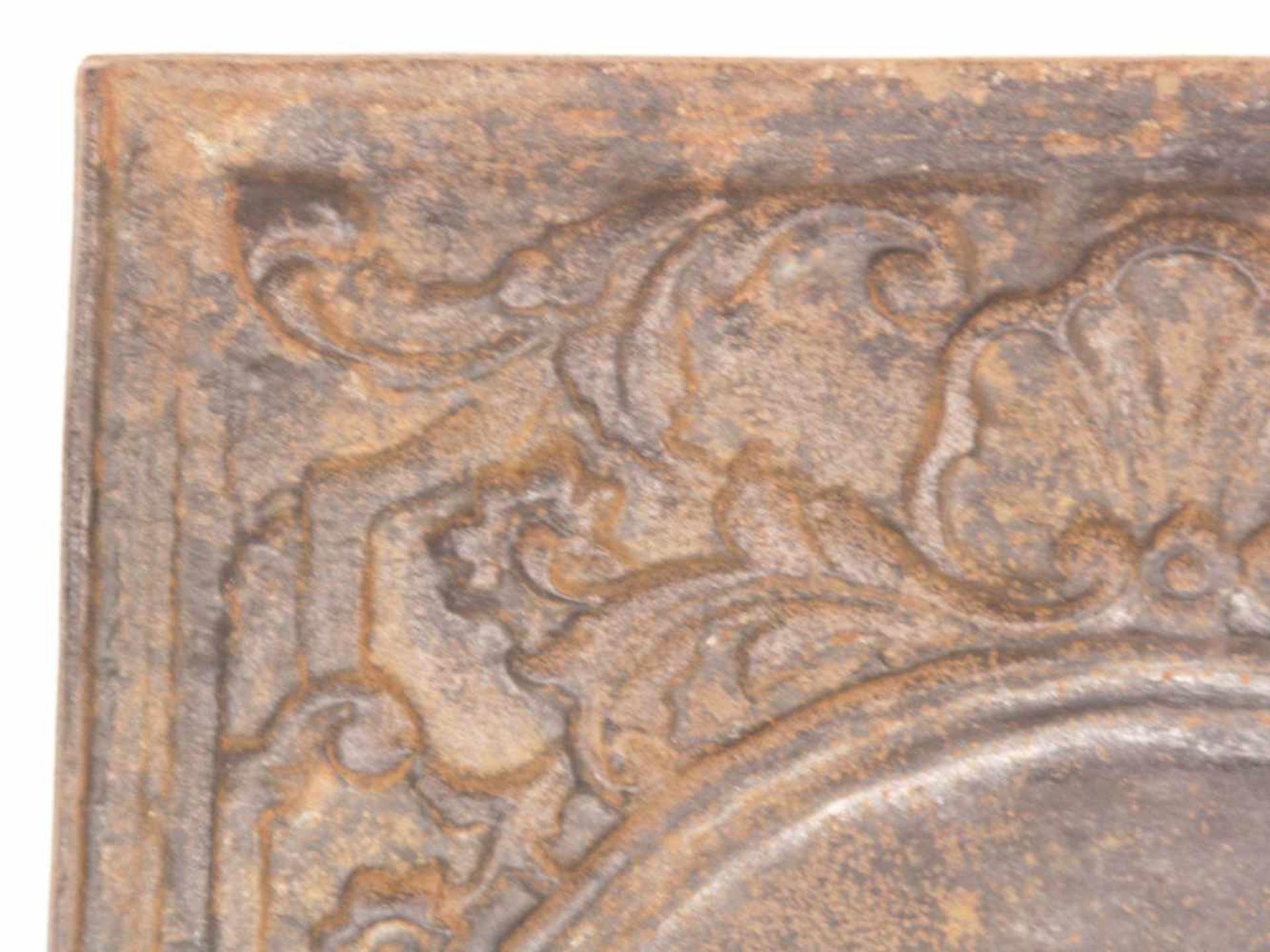 Barocke Kaminplatte - Eisenguss, in der Kartusche datiert "1707", rechteckige schwere Kamin- / - Bild 3 aus 9