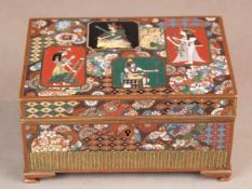 Cloisonné-Schatulle - Japan, späte Meiji-Zeit, rechteckiger Korpus auf 4 kleinen Eckfüßchen,