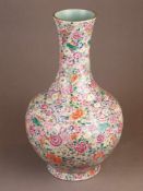 "Millefiori"-Vase - China, ausgehende Qing-Dynastie, bauchige Balusterform mit langem Hals, allseits