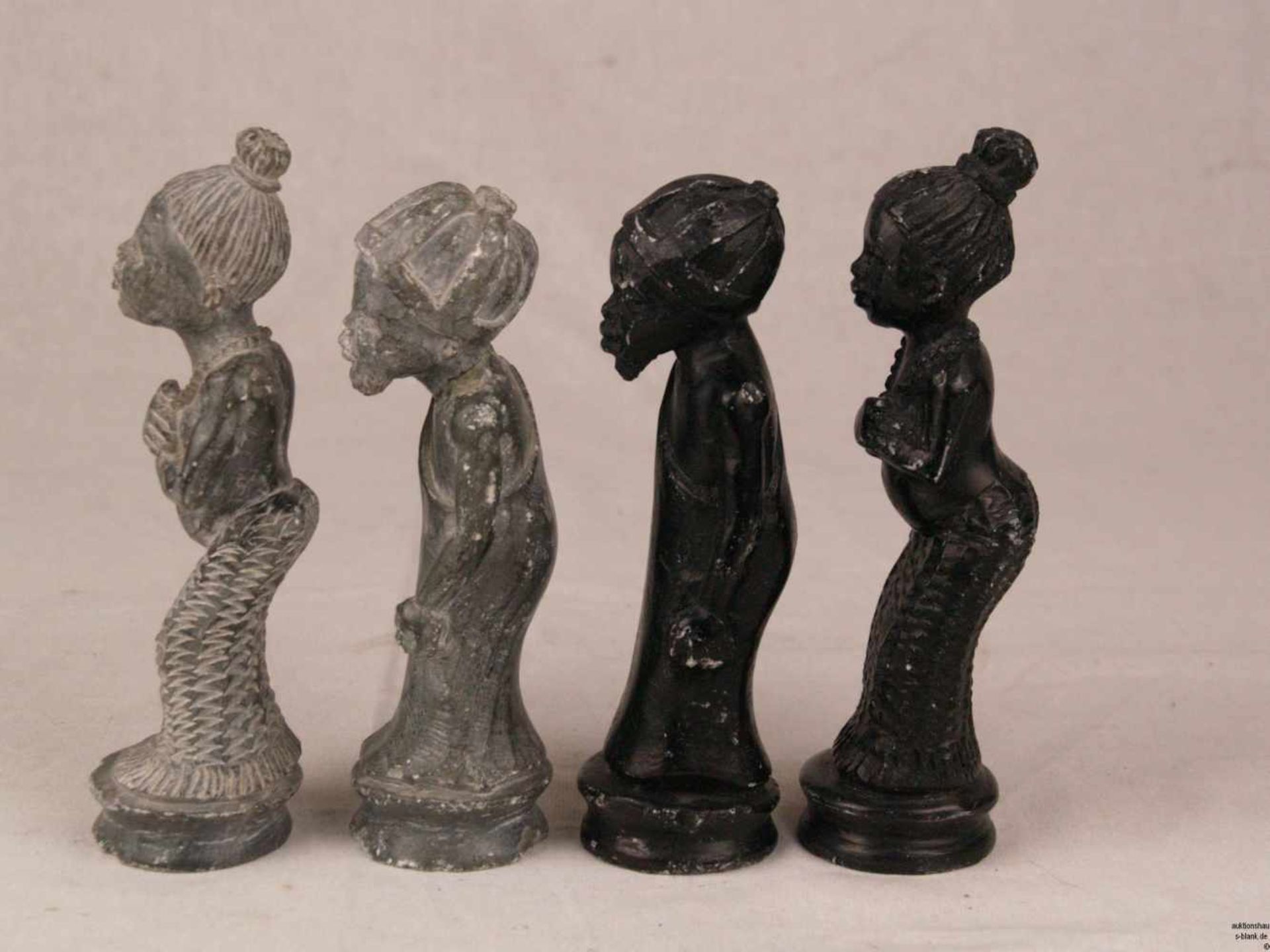 Schachfiguren - Speckstein, geschnitzt, schwarz- und grünfarben, vollständiger Schachfiguren-Set mit - Bild 3 aus 7