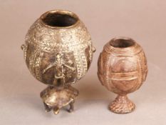 Zwei Gefäße - Ashanti, Ghana, Bronze, verschiedene Größen und Ausführungen, ovoide Form auf