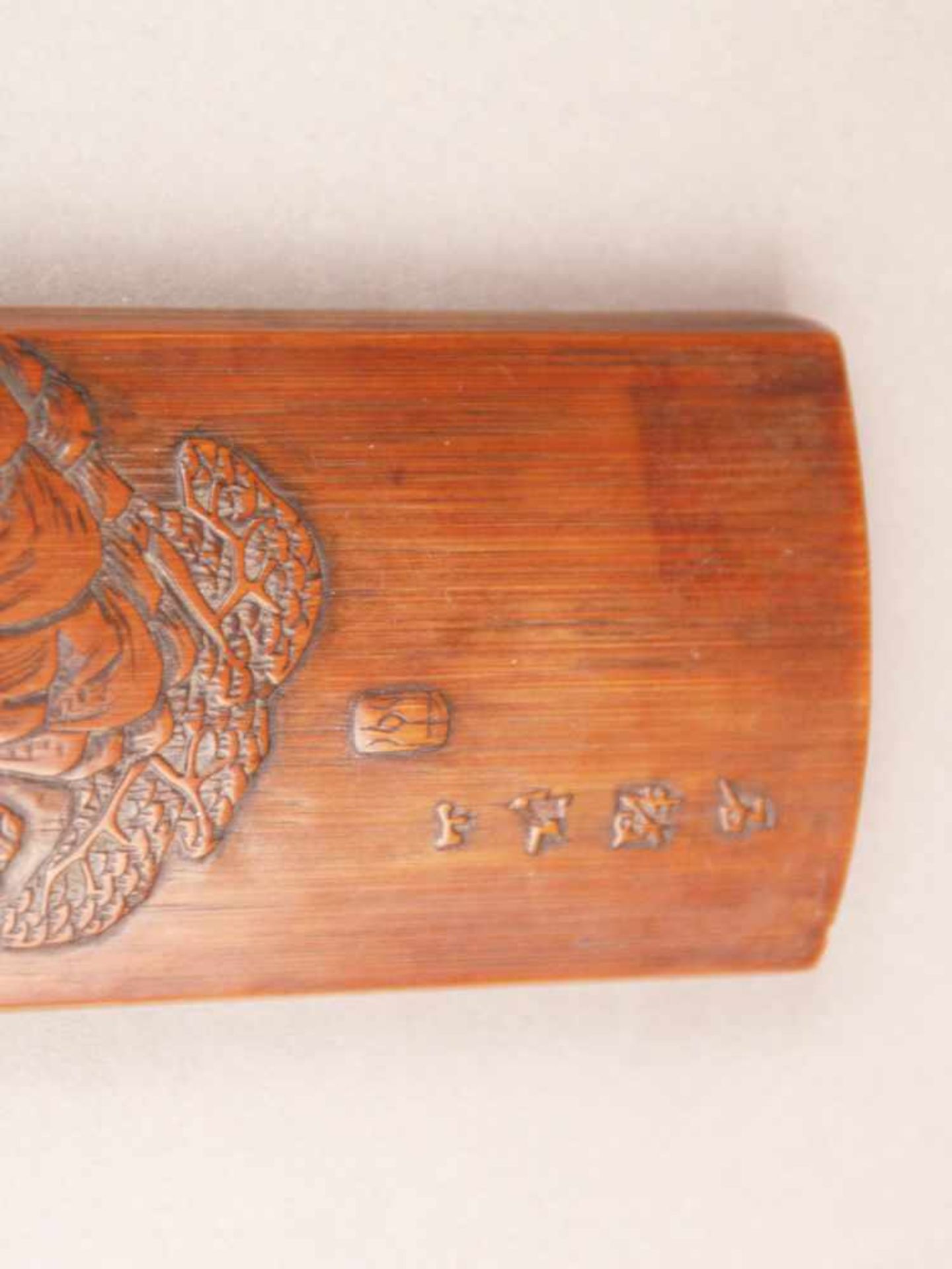 Zwei Handstützen - China, Qing-Dynastie, 18./19.Jh., konvexe längliche Form, Bambusholz fein - Bild 3 aus 8