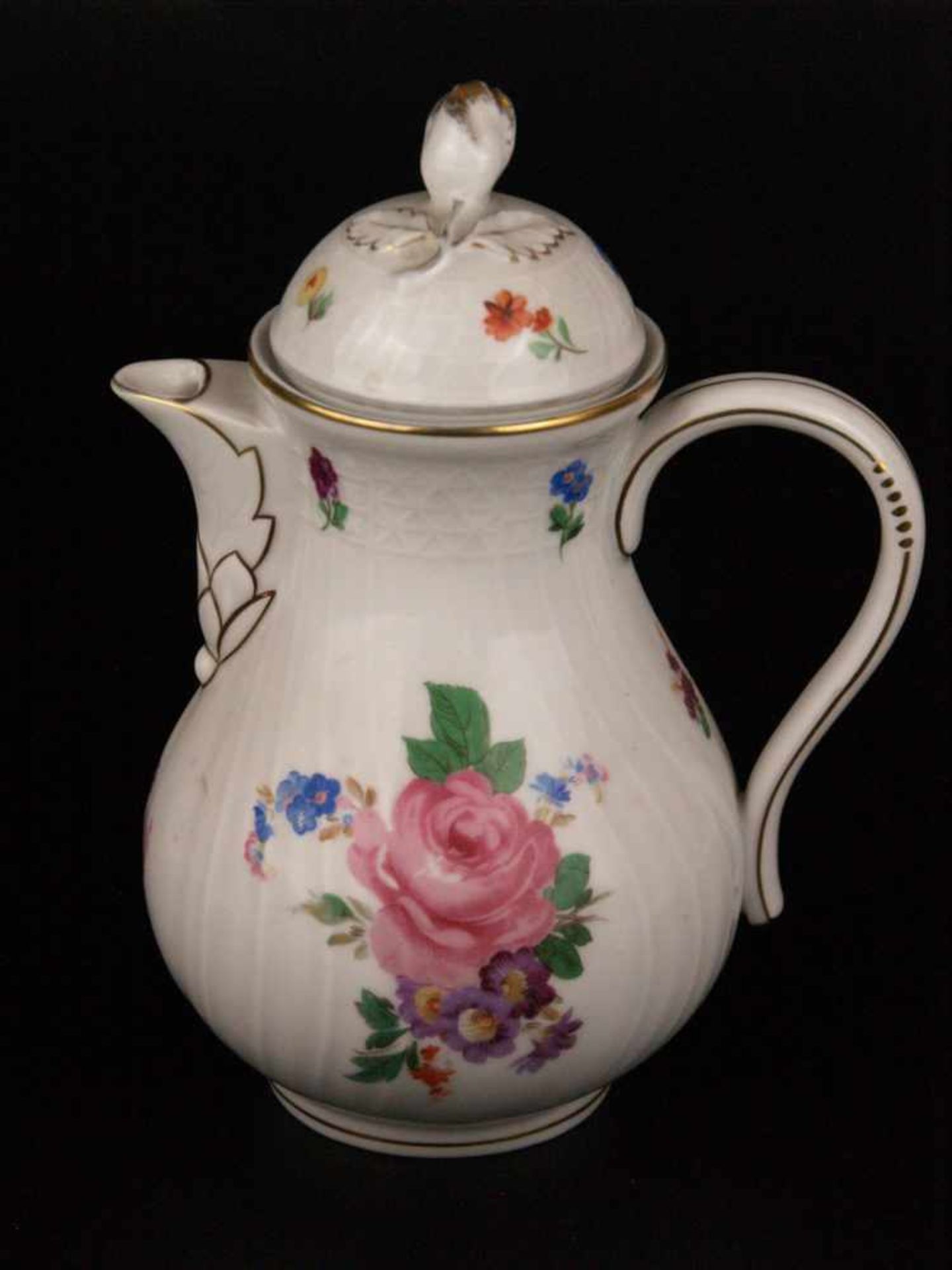 Kaffeekanne - Hutschenreuther, Selb, Dresden, polychromer Blumendekor, Goldstaffage, bauchiger