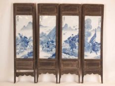 Vier Porzellanbilder mit Blau-Weiß-Malerei - China 20.Jh., hochrechteckige Form, die kobaltblaue