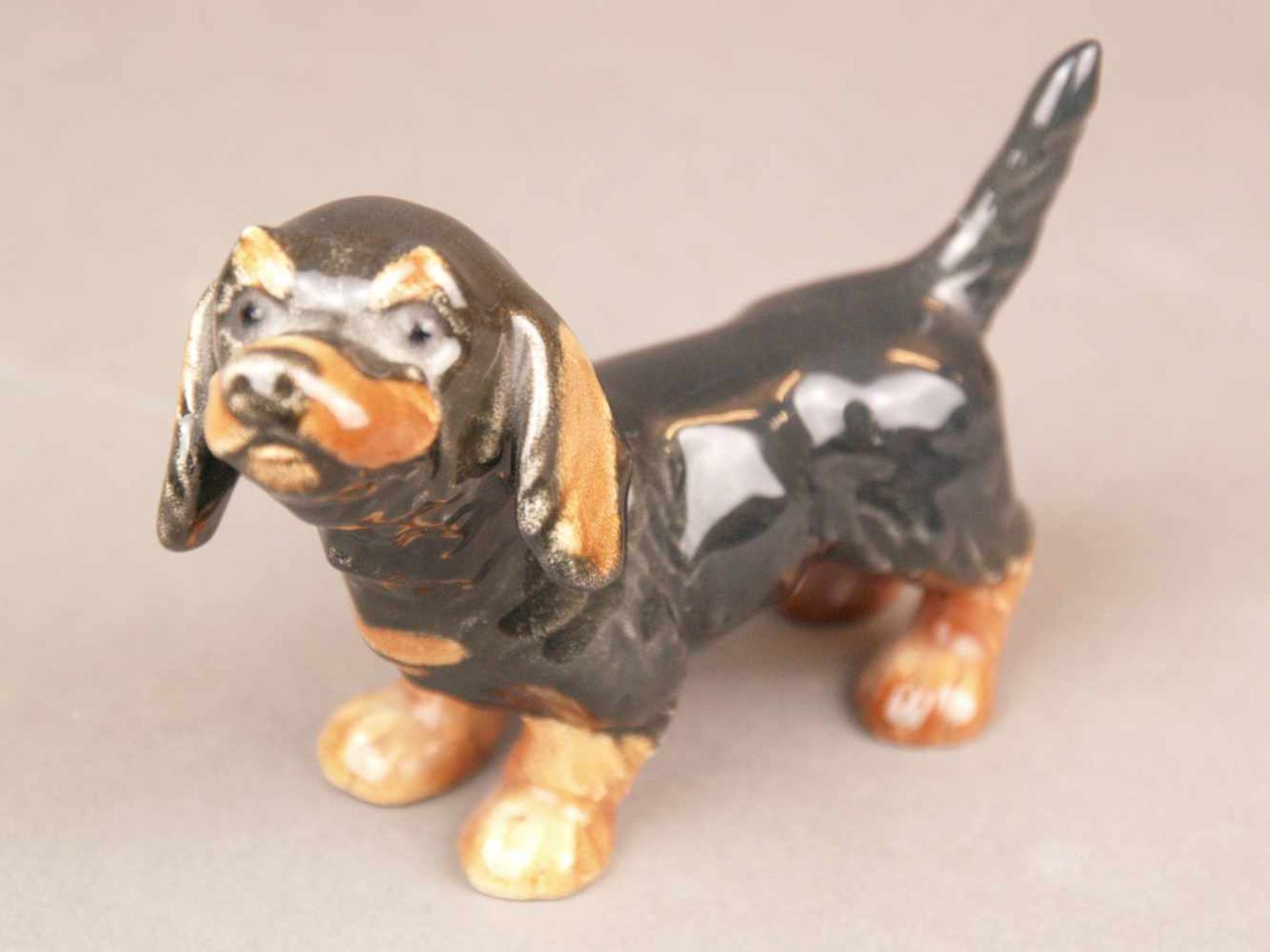 Goebel Konvolut - 6 Hundefiguren, in variierenden Größen und Rassen, u.a. Dackel und Yorkshire- - Bild 5 aus 13