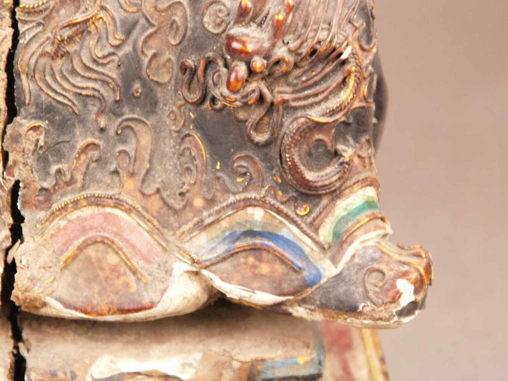 Figur des Kriegsgottes Guandi - China, im Stil der Ming-Zeit aber später (wohl 18.Jh.), Holz mit - Bild 11 aus 18